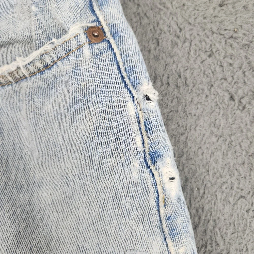 Levis natural distress